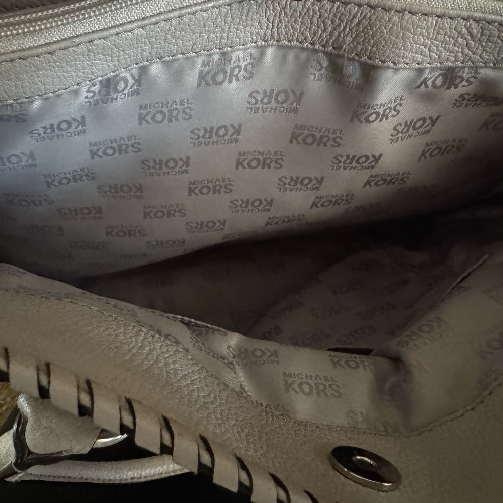 Grey Michael Kors bag - Picture 3 of 5